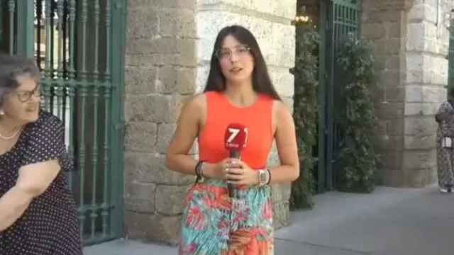 Beatriz Anillo, la reportera ‘piropeada’ en Cádiz.
