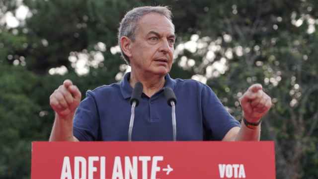 El expresidente del Gobierno, José Luis Rodríguez Zapatero, durante su intervención en el mitin de esta tarde en Valladolid.