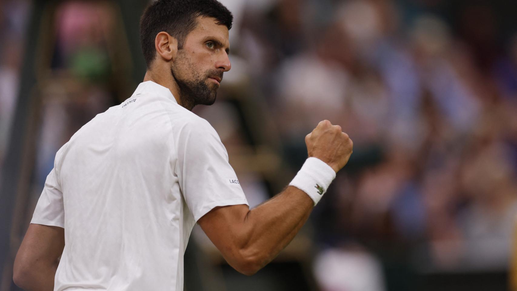 E Sinner, como tantos, sucumbiu à grandeza de Djokovic em Wimbledon