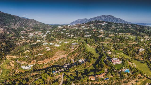 Vistas de la exclusiva urbanización La Zagaleta.