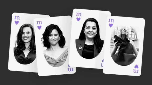 Póquer de magas con Hayley Atwell, Isabel Díaz Ayuso, Karima Benyaich y Clea Castán.