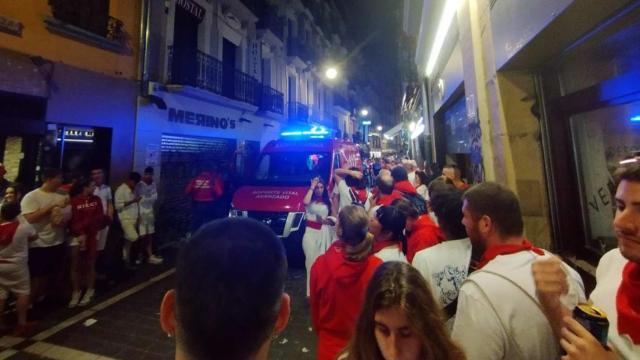 Momento de la asistencia a la mujer con parada cardiorrespiratoria en Pamplona.