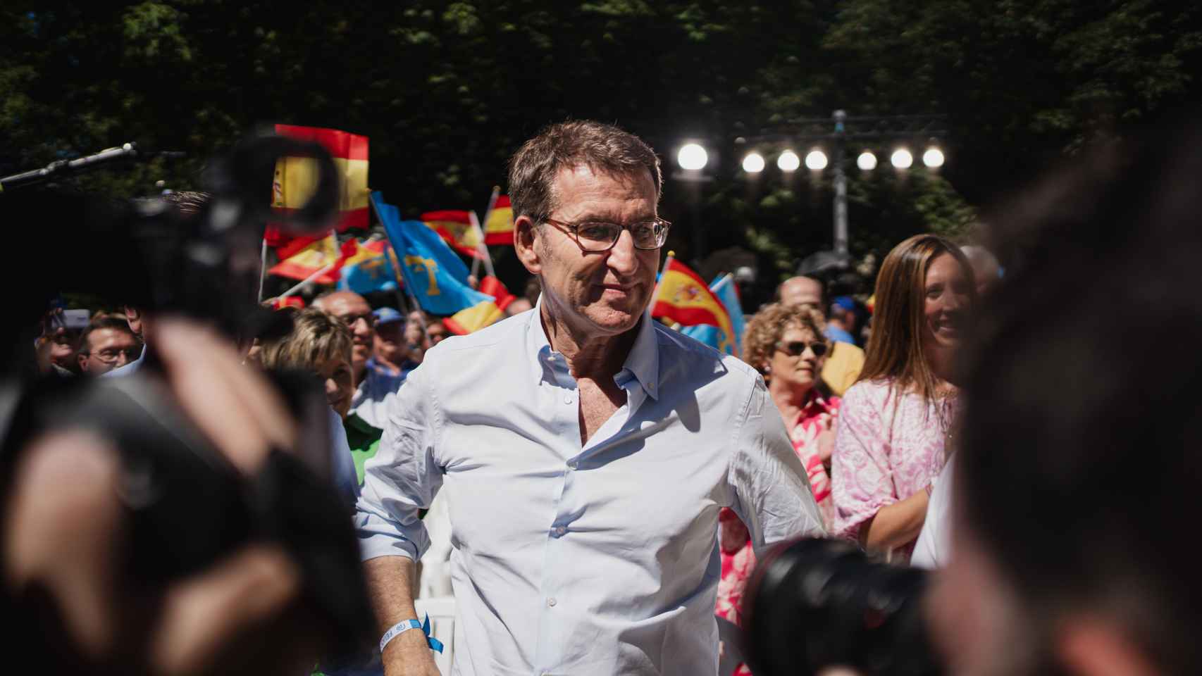 El líder del PP, llegando a un mitin en el paseo del Bombé en Oviedo, el pasado viernes.
