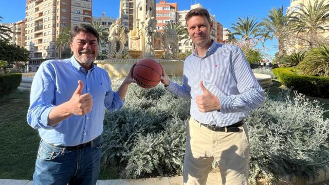 Luis Barcala y Toni Gallego, durante la presentación del segundo en la campaña electoral.