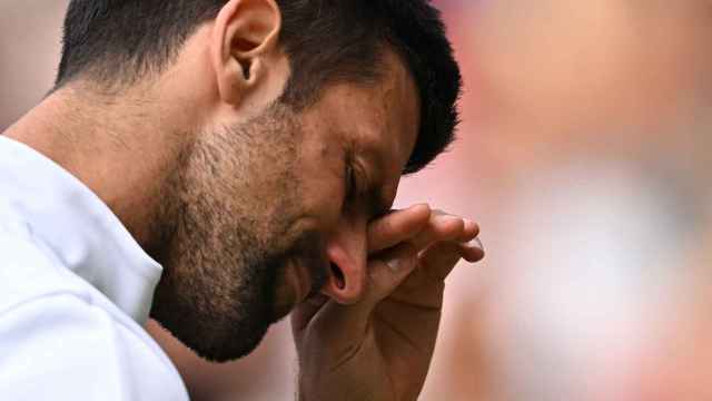Novak Djokovic, llorando en la pista central de Wimbledon al ser preguntado por sus hijos