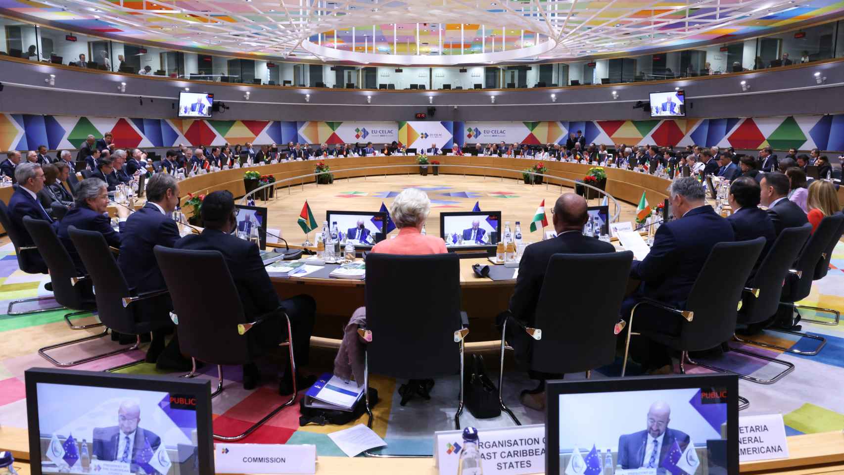 La sesión inaugural de la cumbre UE-América Latina ha reunido a 60 dirigentes de los dos lados del Atlántico