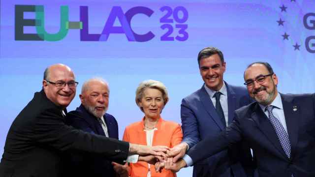 Lula da Silva, Ursula von der Leyen y Pedro Sánchez, durante la inauguración del foro empresarial UE-América Latina