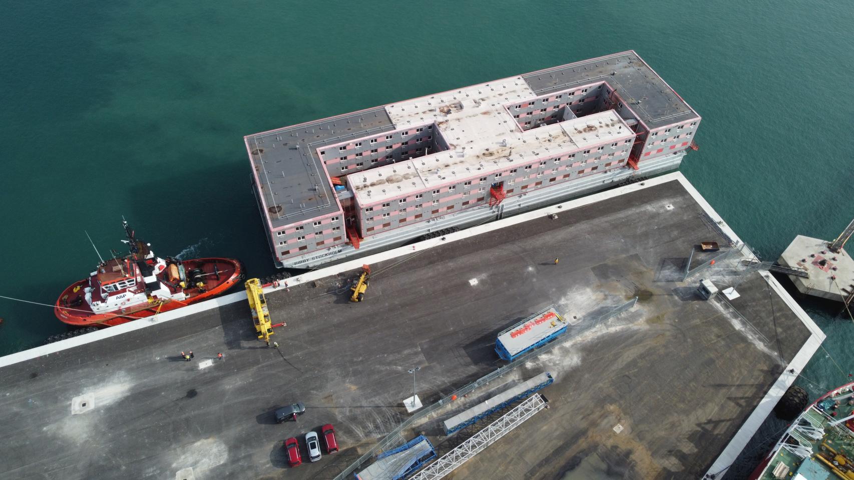 The Bibby Stockholm barge docked in Portland (Dorset), this Tuesday.