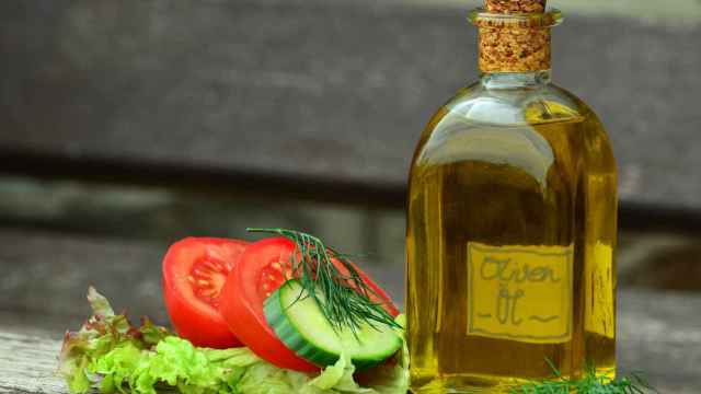 Cómo preparar un menú de lujo con tres recetas sencillas con el aceite de oliva como protagonista.