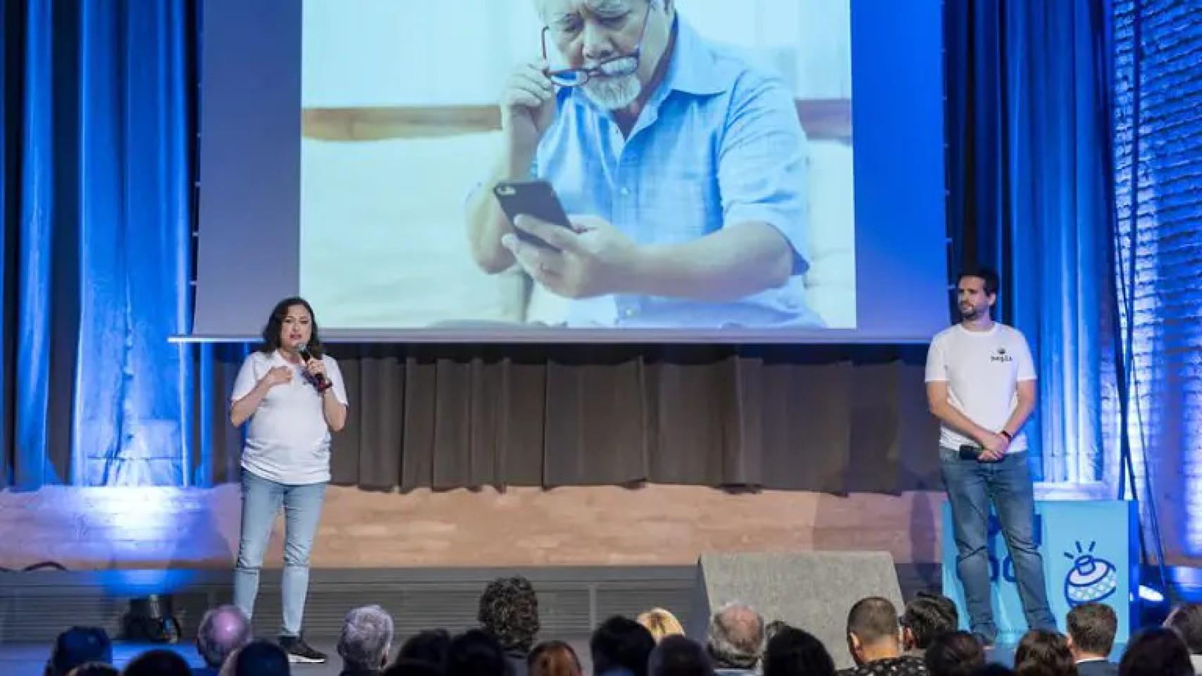 Igor García and Francisca Villanueva present begIA