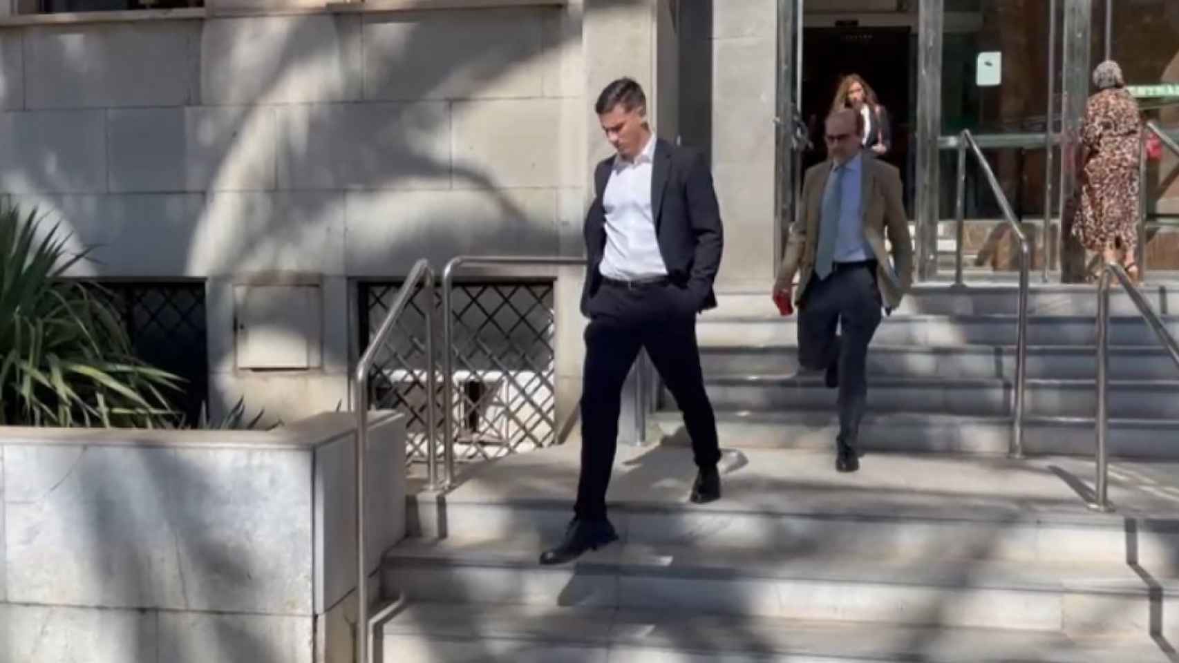 Santi Mina, saliendo de la Audiencia de Almería tras comparecer en persona ante el tribunal