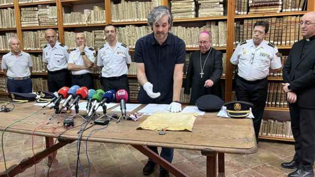 La Policía Nacional recupera en Barcelona un documento de hace 800 años robado en Cuenca
