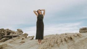 El vestido negro o little black dress ha sido un pilar de la moda femenina durante casi un siglo.