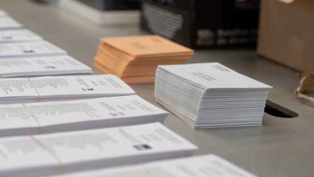 Papeletas de voto dispuestas para las elecciones del 23 de julio.