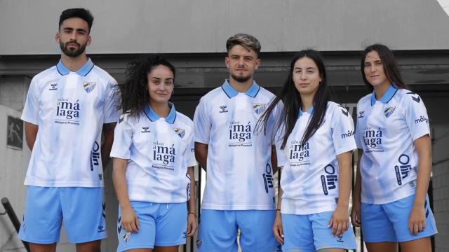 De izquierda a derecha; Juande, María Farfán, Dani Lorezo, Luisa Olmedo y Belén Carrera durante la presentación de la nueva equipación