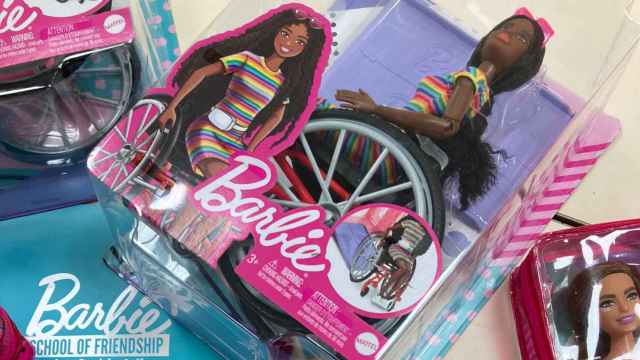 Muñecas enviadas a la Escuela de Primaria Lord Blyton dentro del programa 'Barbie School of Friendship'.