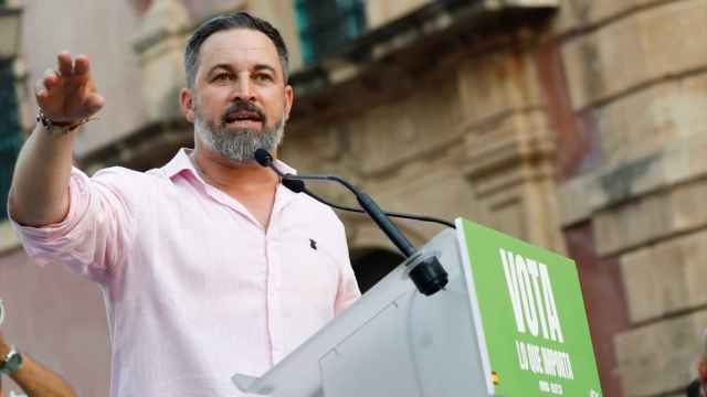 El líder de Vox, Santiago Abascal, este viernes en el acto de cierre de campaña en la Plaza Colón de Madrid.
