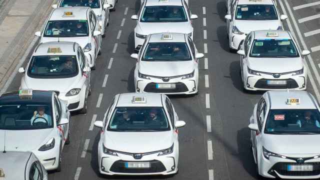 Los taxis en Madrid con etiqueta cero (eléctricos o híbridos enchufables) apenas llegan al 3%.