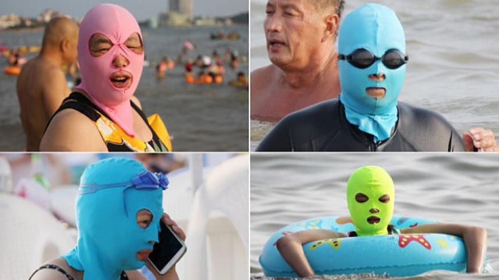 El 'facekini' o una máscara de baño para evitar el moreno la moda que