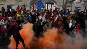 Un antidisturbios resulta herido y dos personas detenidas en una marcha contra el gobierno en Perú