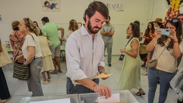 El vicepresidente de la Junta, Juan García-Gallardo, vota en Burgos este domingo.