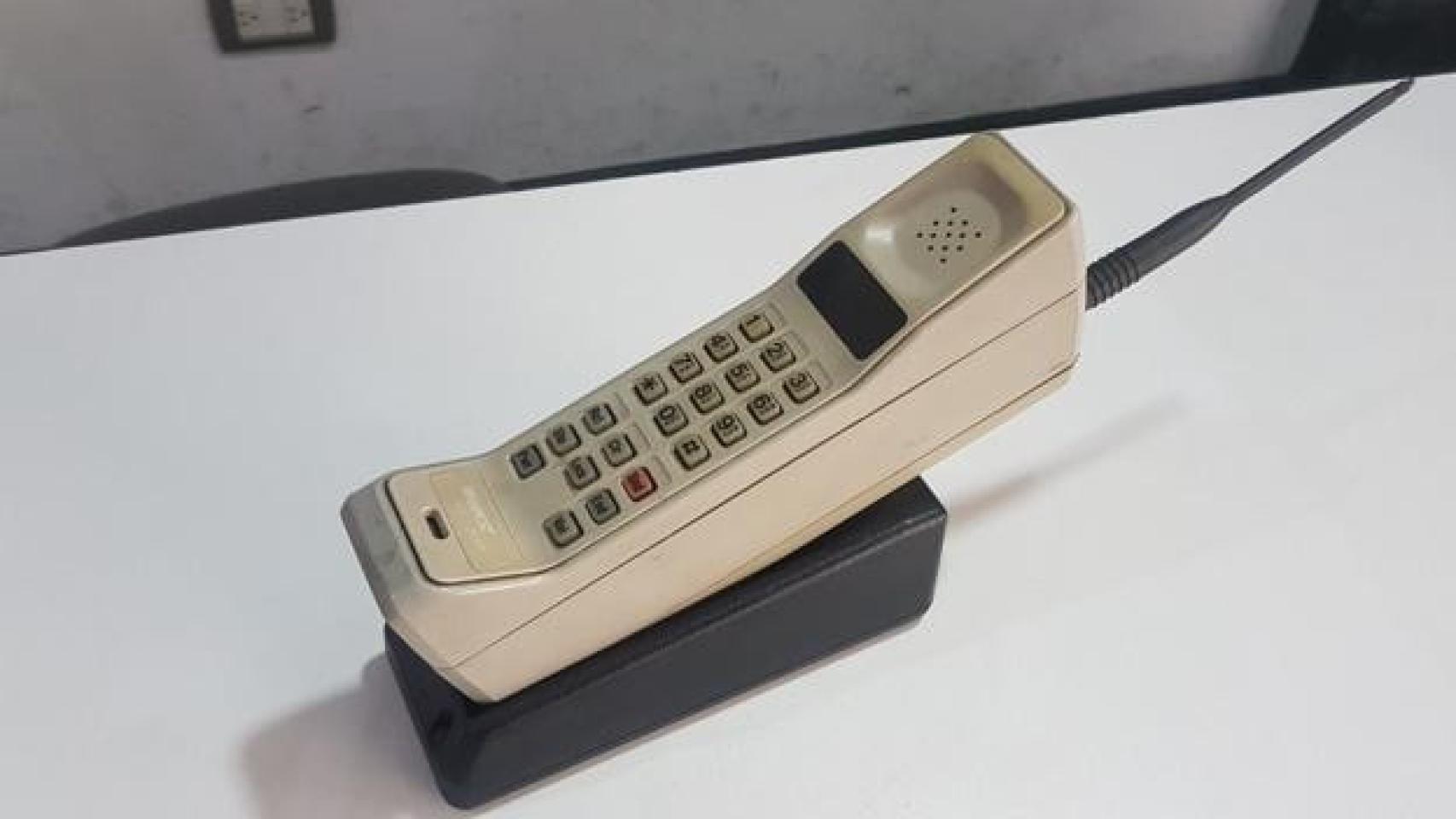 El primer teléfono móvil de la historia es más antiguo y mucho más caro de  lo que imaginas