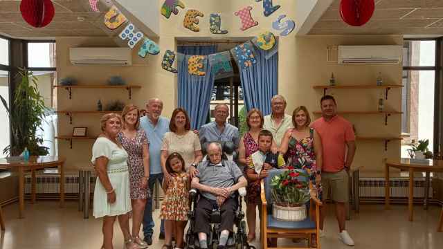 Homena a Modesto Villarón por su 100 cumpleaños en la Residencia Asistida de la Diputación