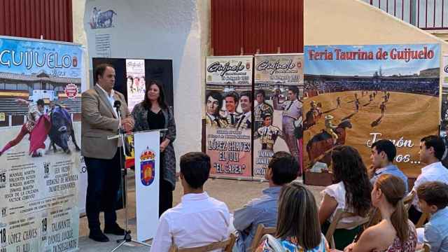 El alcalde de Guijuelo, Roberto Martín, presenta la Feria Taurina 2023