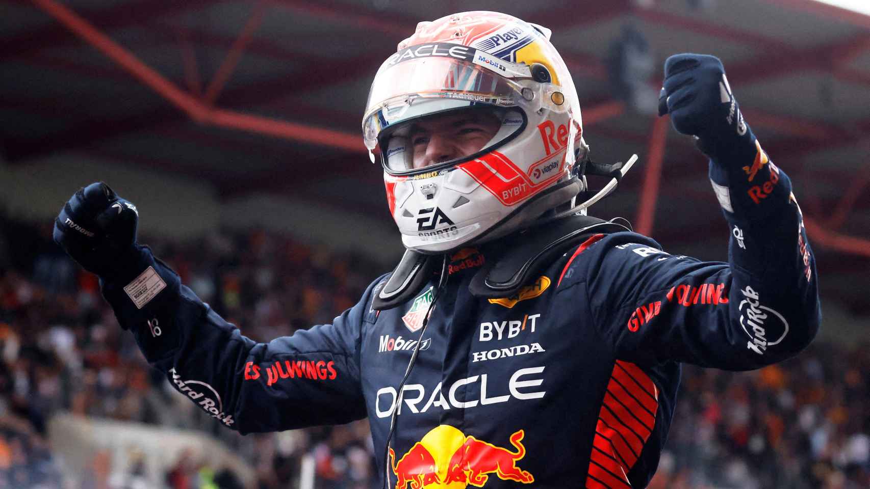 Verstappen celebra la victoria en Bélgica.