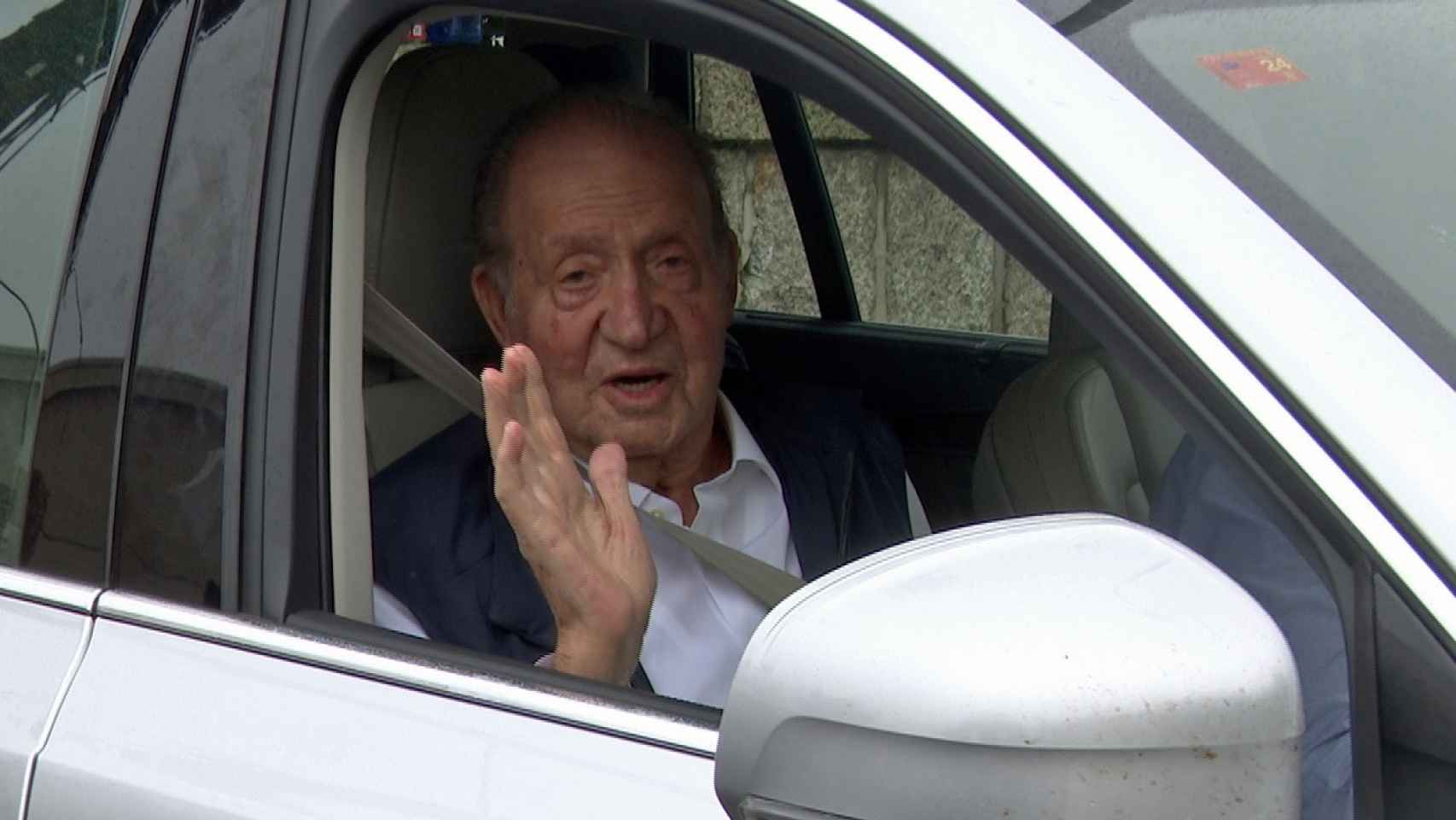 El rey Juan Carlos este martes por la mañana a la salida de la casa de su amigo Pedro Campos.