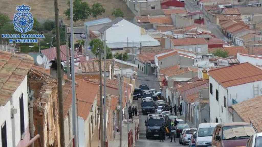 Despliegue policial en la barriada del Carmen de Puertollano.