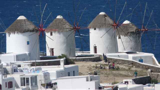 Los míticos molinos de viento de la famosa isla del Mediterráneo.