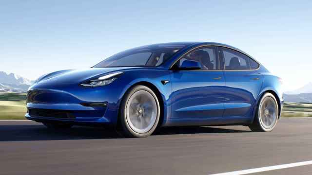 El Tesla Model 3 puede tener una autonomía de hasta 567 kilómetros.