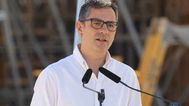 El ministro de la Presidencia, Félix Bolaños, en una atención a medios en Almería.