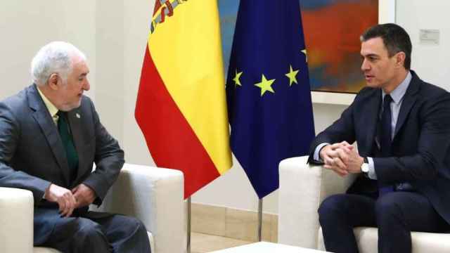 El presidente del Gobierno, Pedro Sánchez, y el presidente del TC, Cándido Conde-Pumpido, en una reunión el pasado 23 de enero./