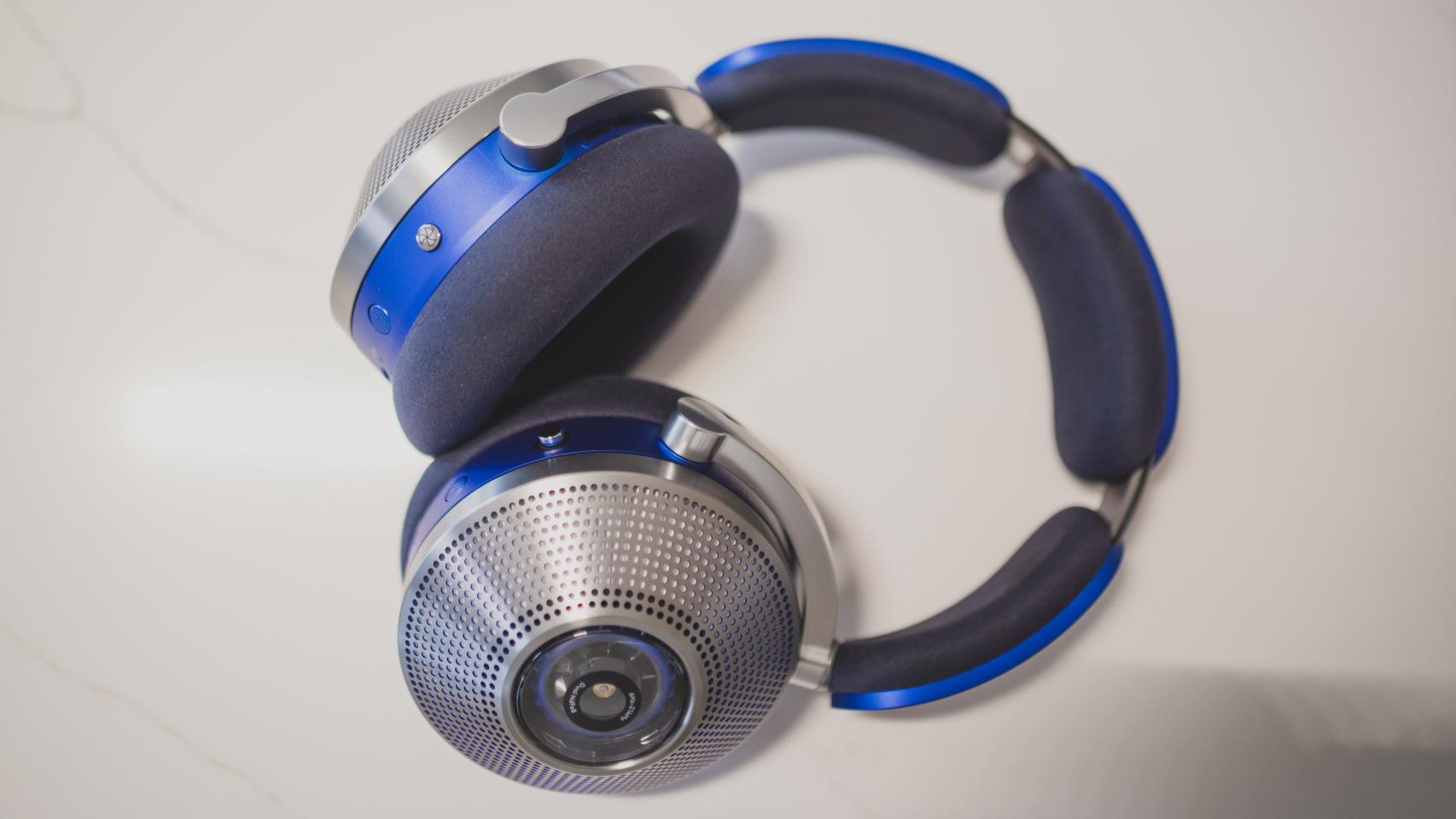 Dyson lanza unos extraños auriculares con purificador de aire y cancelación  de ruido