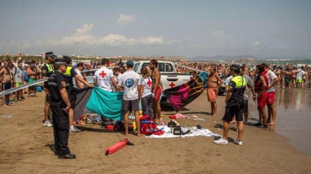 Imagen de archivo de una persona ahogada en la playa de la Malvarrosa