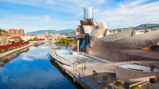 El Nervión a su paso por el Museo Guggenheim