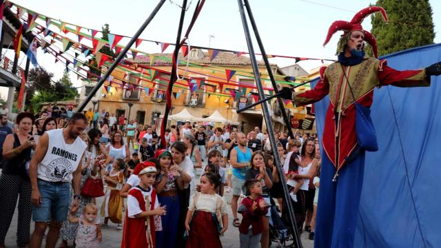 Un pueblo de Guadalajara ofrece un plan único estos días: trapecistas, fuego y hasta un dragón