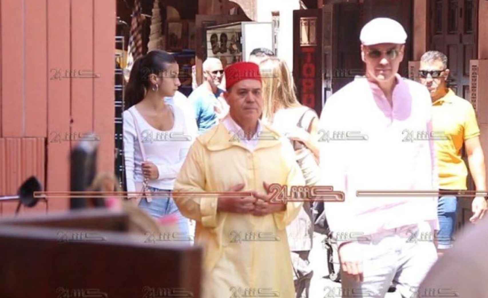 Pedro Sánchez, presidente del Gobierno en funciones, junto a su familia, de viaje en Marrakech.