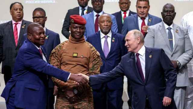 Vladímir Putin junto a los participantes en la cumbre Rusia-África, el pasado 28 de julio en San Petersburgo.