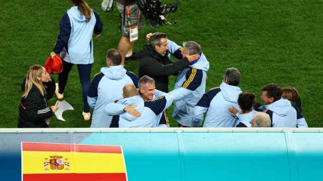 Jorge Vilda y el cuerpo técnico de España celebra la victoria contra Suiza