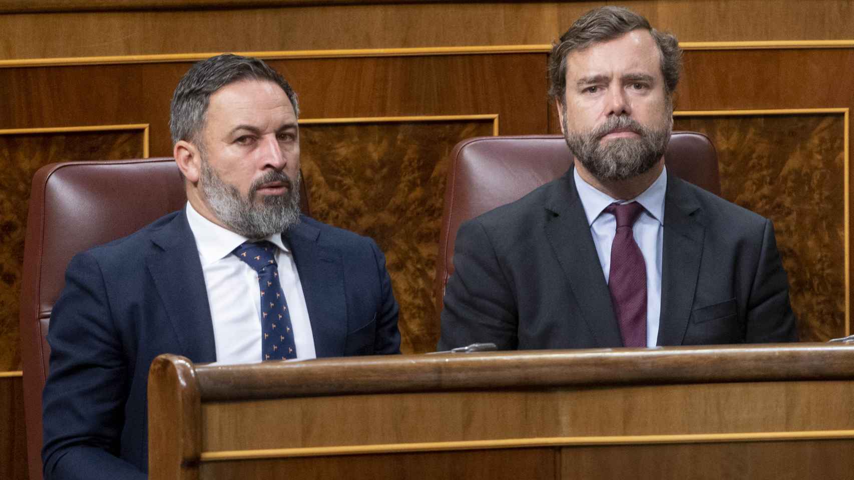 El líder de Vox, Santiago Abascal, junto a Iván Espinosa de los Monteros en el Congreso de los Diputados. Imagen de archivo.