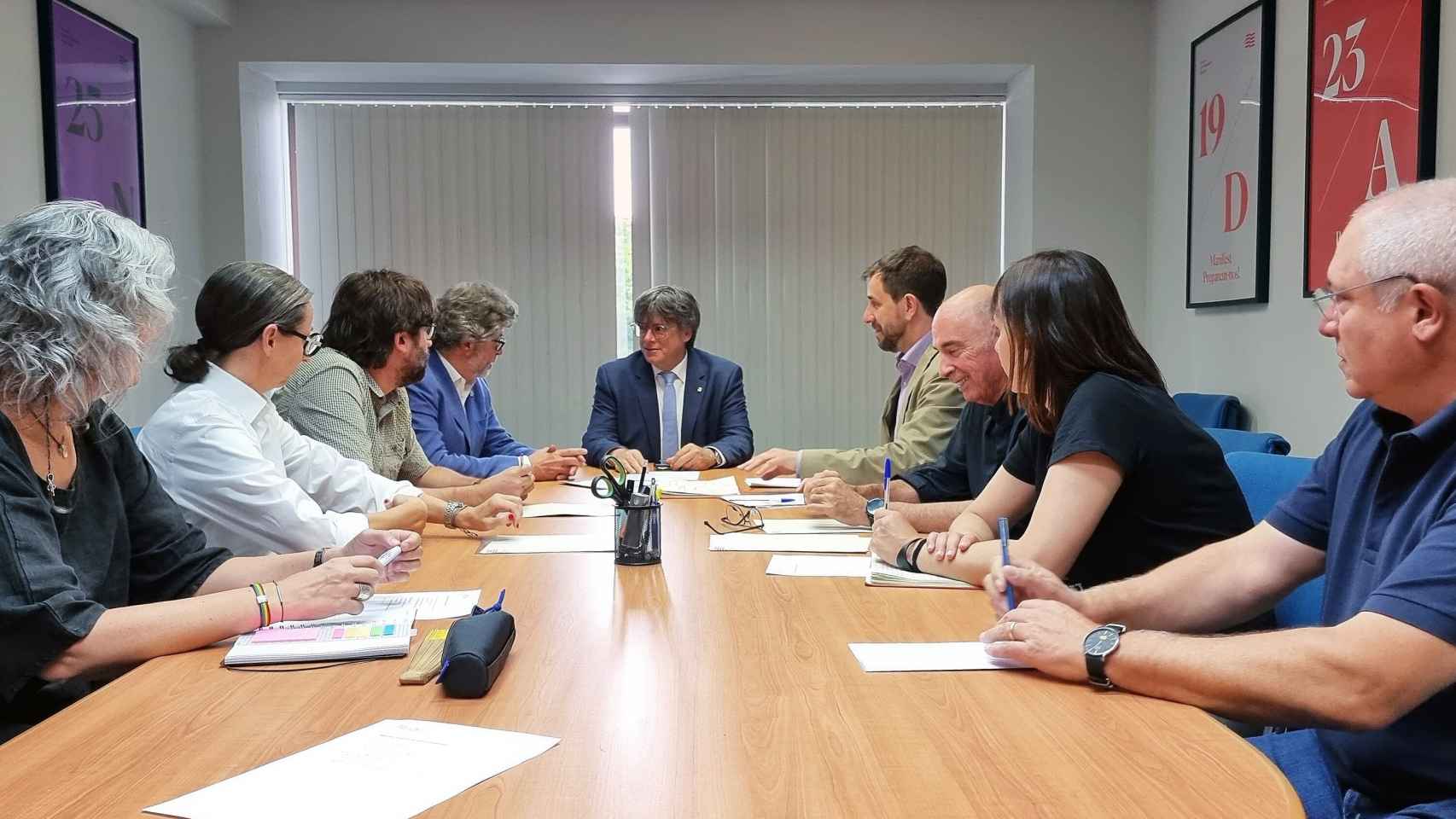 Carles Puigdemont y Toni Comín, en la reunión del llamado Consell de la República, en Waterloo (Bélgica), para analizar el 23-J.