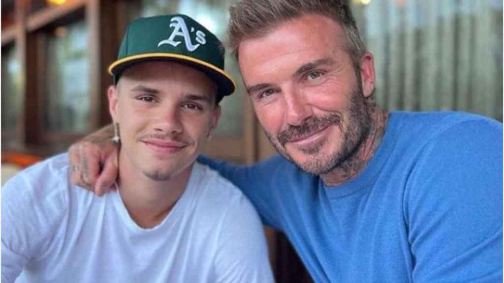Romeo Beckham junto a su padre, David.