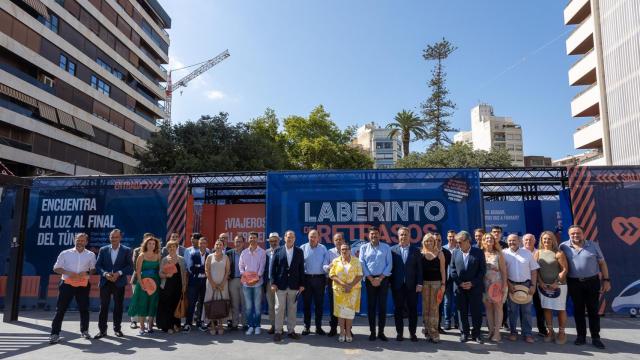 Recogida de firmas de la campaña Quiero Corredor en Alicante.