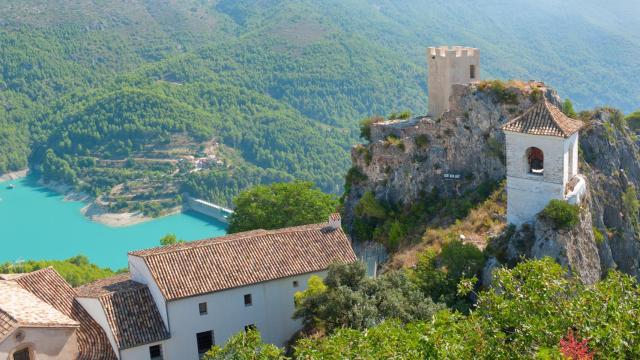 Vistas desde el Castillo de Guadalest, en una imagen de Shutterstock.