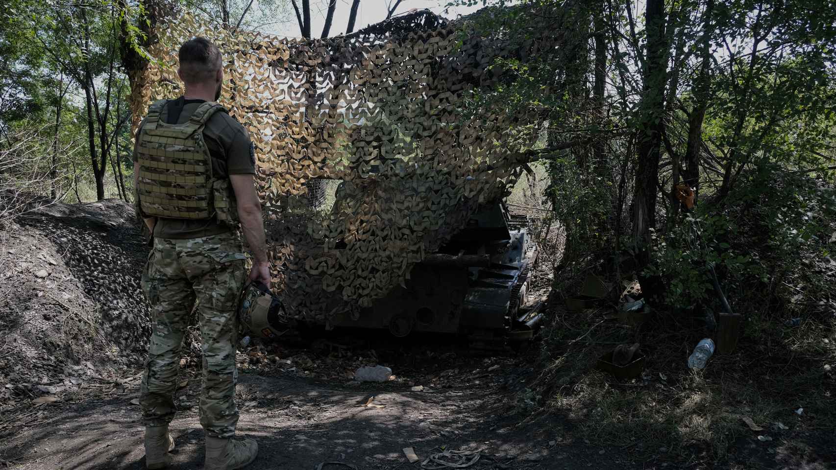 Kent, jefe de personal de un regimiento de cañones de la 24 Brigada del Ejército ucraniano, a su llegada a una de las posiciones que comanda en Toretsk (Donetsk)