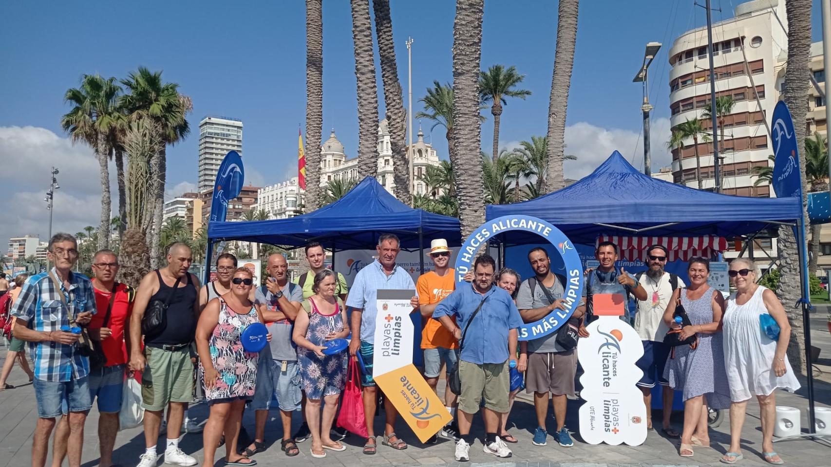 Más de 3.500 personas unidas en Alicante por la limpieza y el reciclaje de las playas imagen imagen