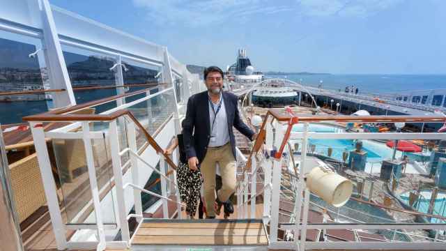 El alcalde, Luis Barcala, durante la inauguración de la temporada alta de cruceros en julio de 2022 en el MSC Orquestra que utiliza Alicante como Puerto Base.